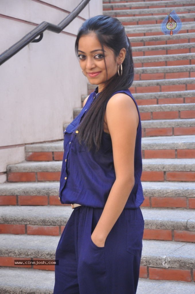 Janani Iyer Stills - 68 / 71 photos