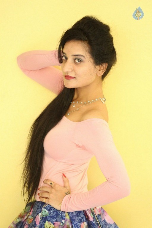 Janani Latest Photos - 1 / 17 photos