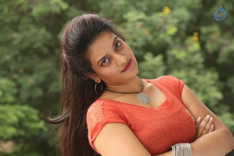 Janani Latest Photos - 4 / 39 photos