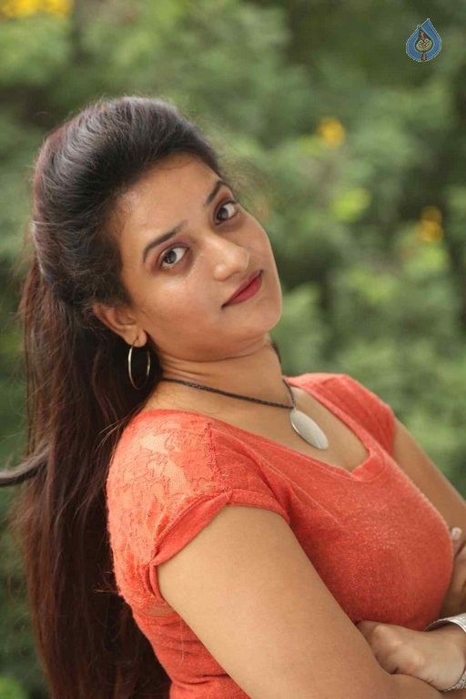 Janani Latest Photos - 20 / 39 photos