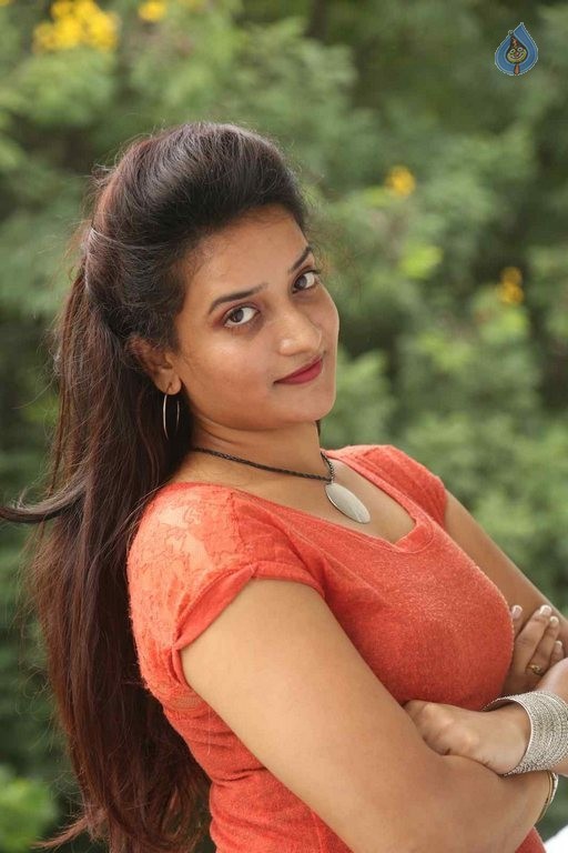 Janani Latest Photos - 27 / 39 photos