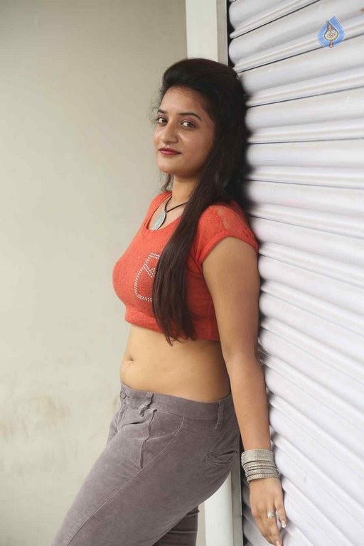 Janani Latest Photos - 34 / 39 photos