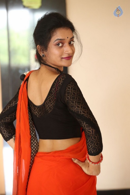 Janani New Pics - 6 / 34 photos