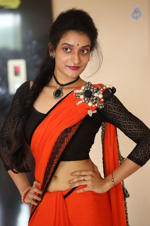 Janani New Pics - 22 / 34 photos