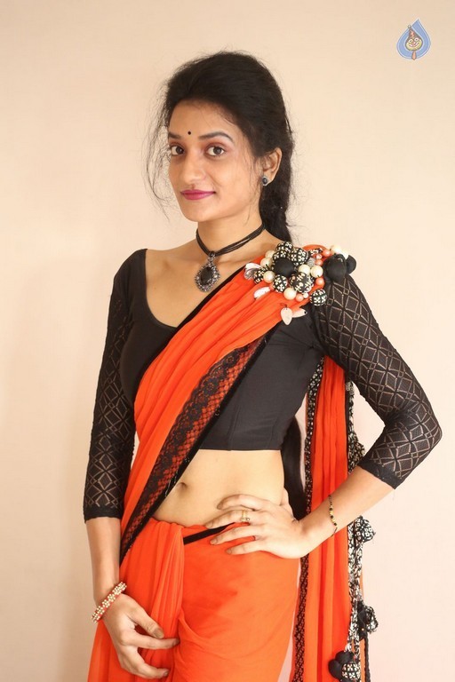 Janani New Pics - 24 / 34 photos