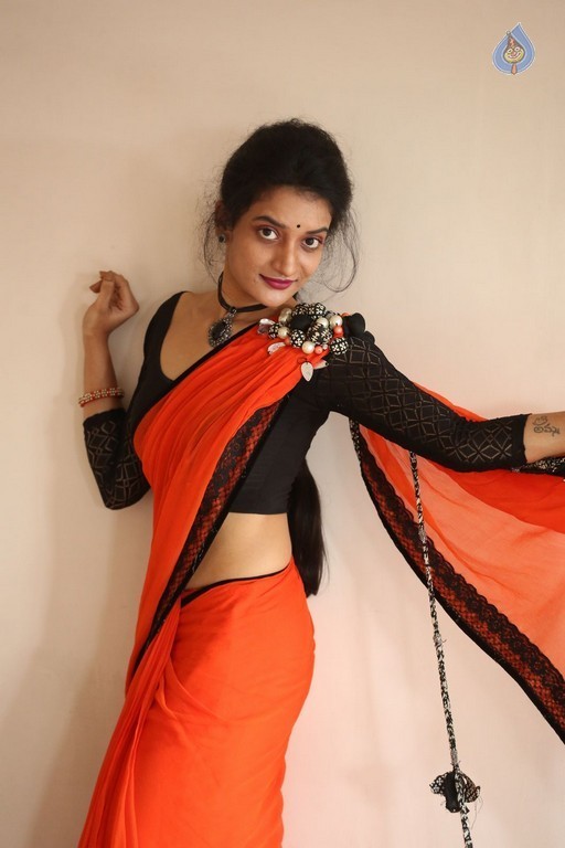 Janani New Pics - 25 / 34 photos