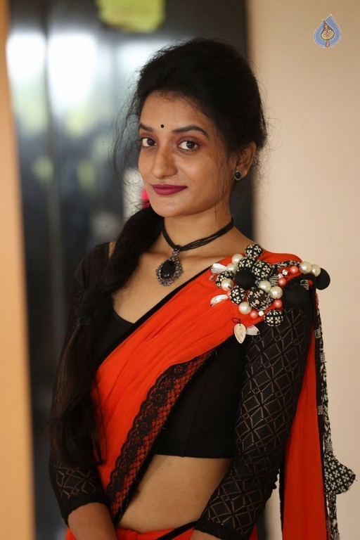 Janani New Pics - 29 / 34 photos