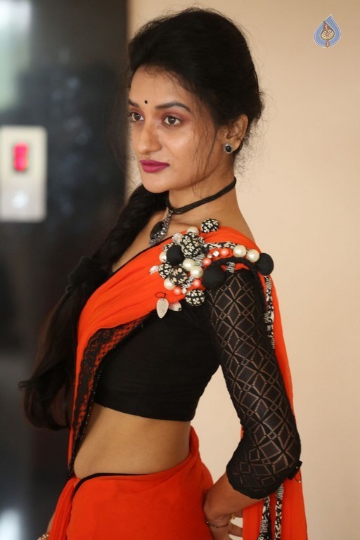 Janani New Pics - 33 / 34 photos