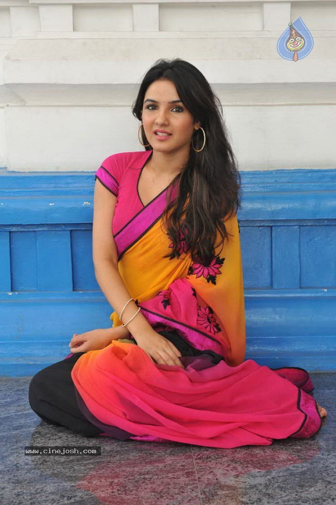 Jasmine New Stills - 32 / 42 photos