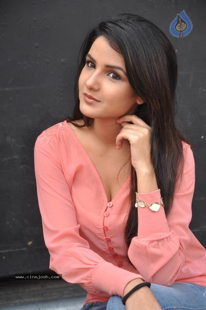 Jasmine New Stills - 54 / 59 photos