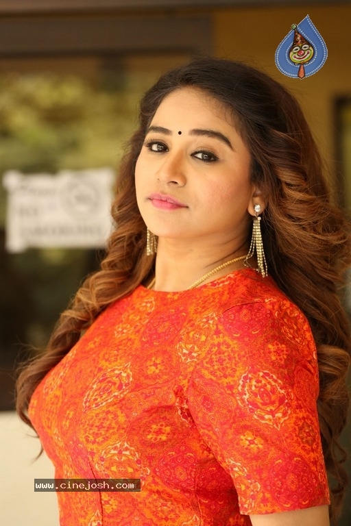 Jayathi Latest Pics - 17 / 21 photos