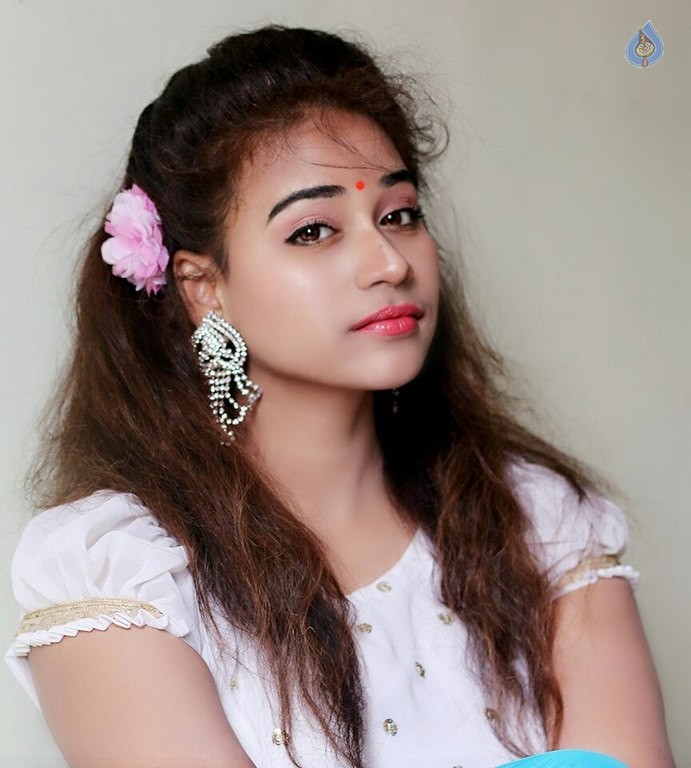 Jayathi New Stills - 8 / 32 photos