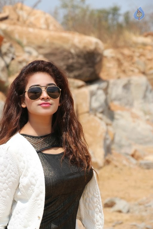 Jayathi New Stills - 20 / 32 photos