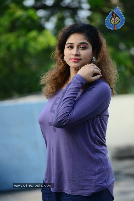 Jayathi New Stills - 9 / 21 photos