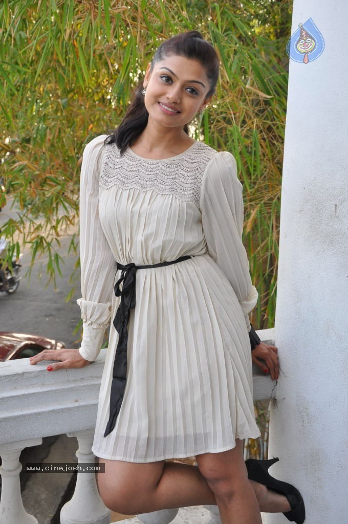 Jayathi Stills - 32 / 41 photos