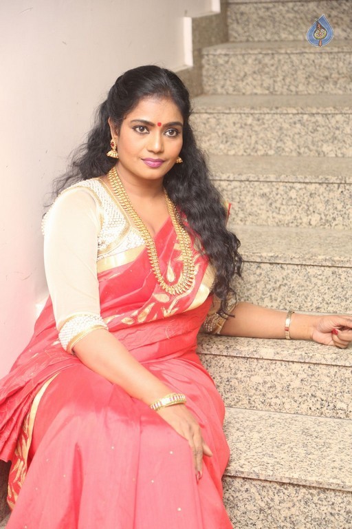 Jayavani New Photos - 13 / 42 photos