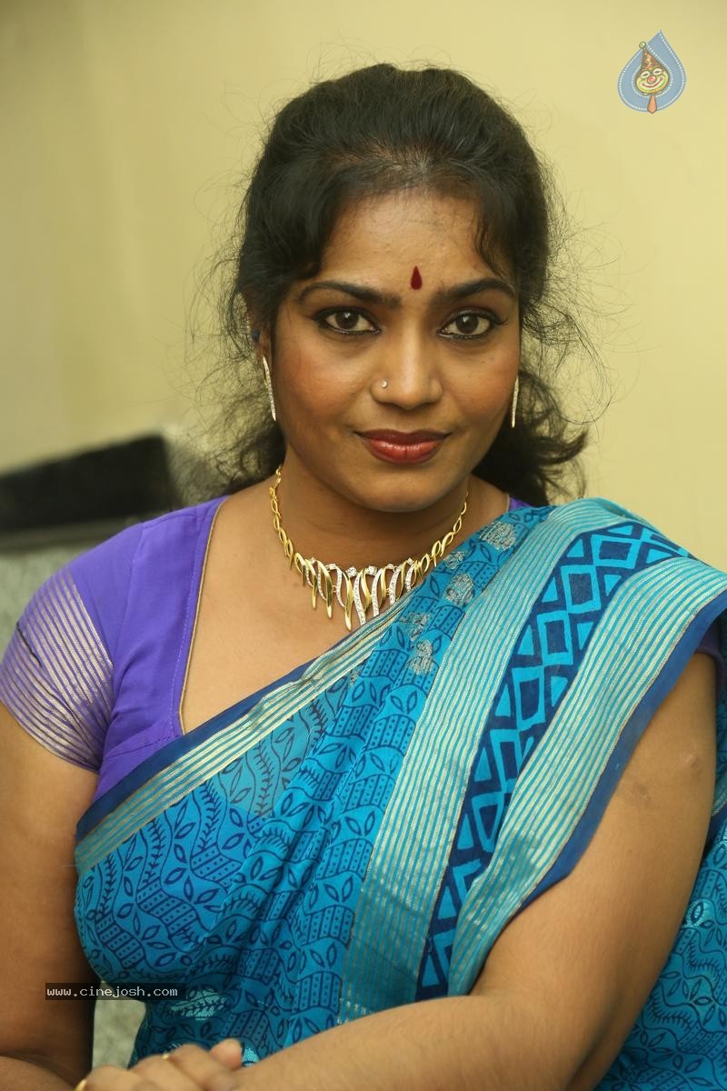 Jayavani New Stills - 23 / 31 photos