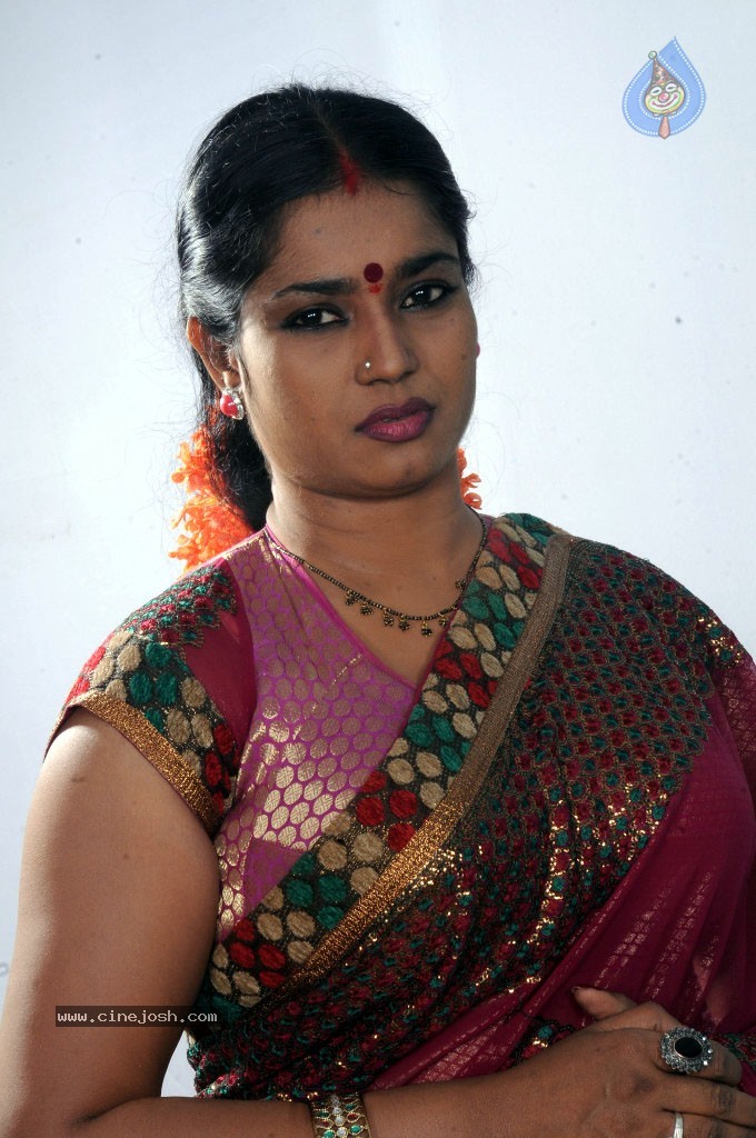 Jayavani New Stills - 4 / 29 photos