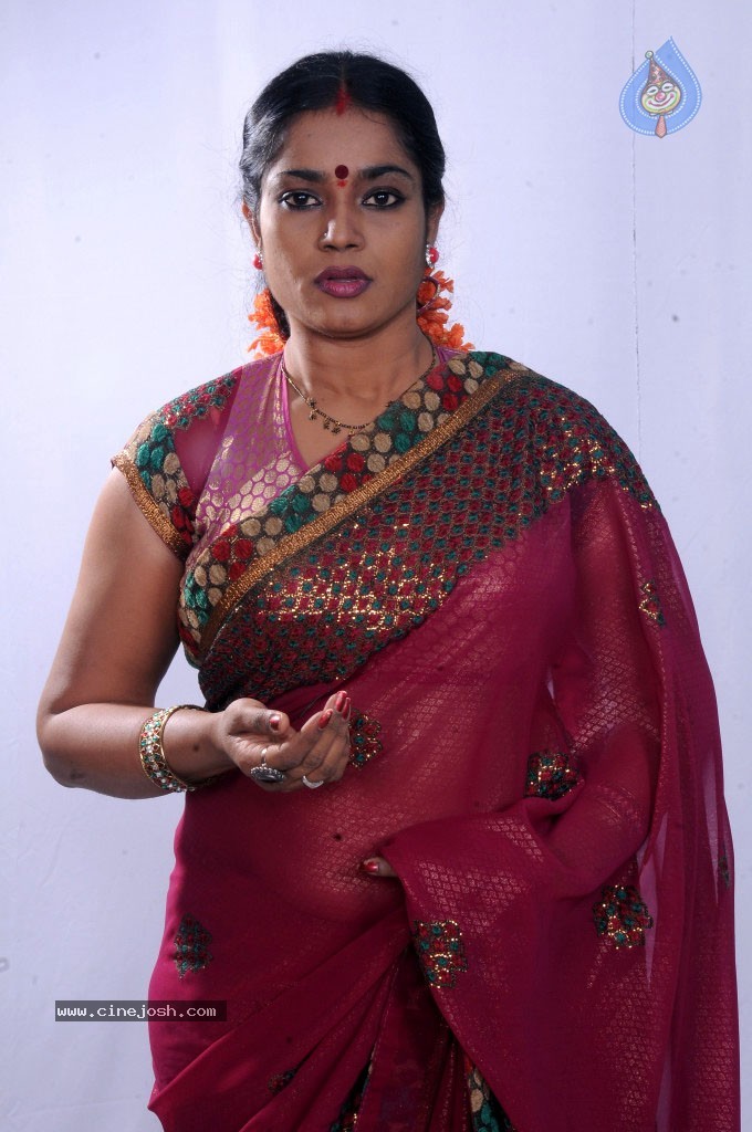 Jayavani New Stills - 5 / 29 photos