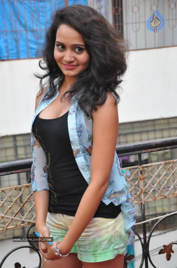 Jhansi Hot Stills - 54 / 68 photos