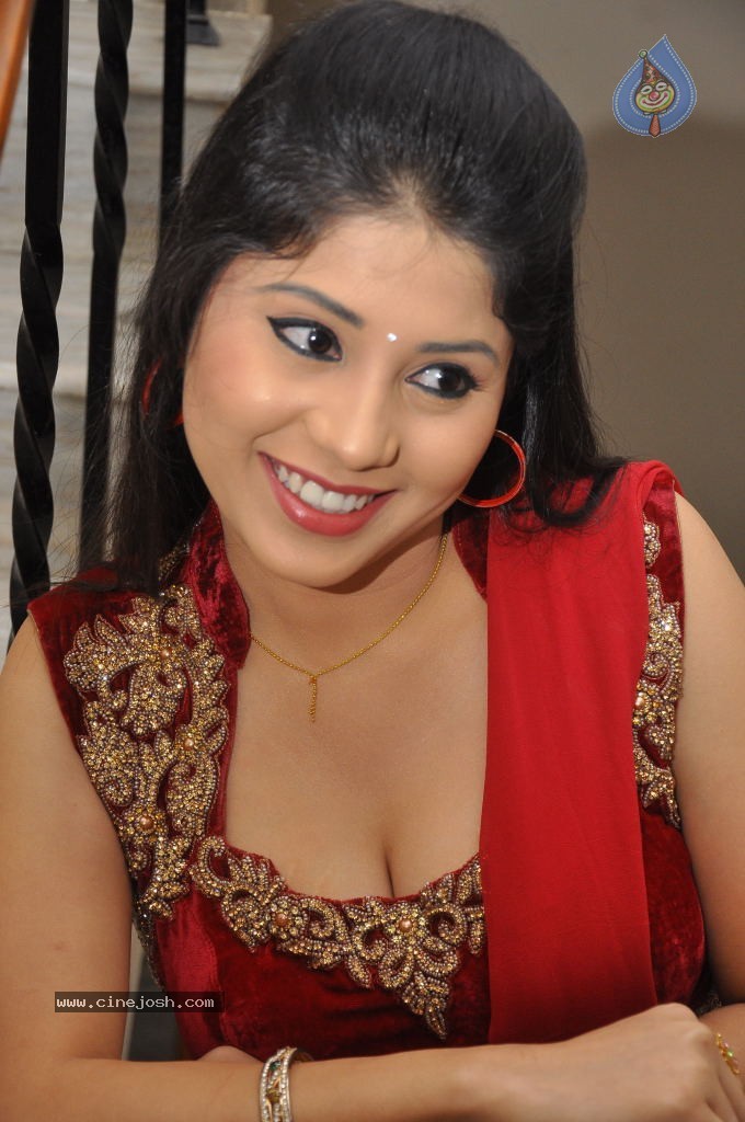 Jiya Hot Photos - 60 / 67 photos