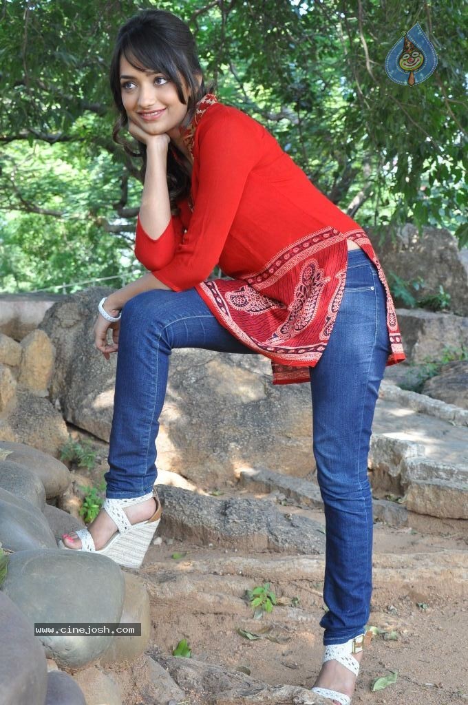 Jiya New Stills - 58 / 68 photos