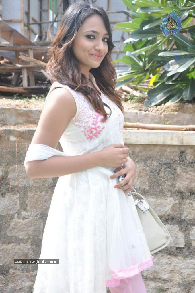 Jiya Stills - 9 / 12 photos