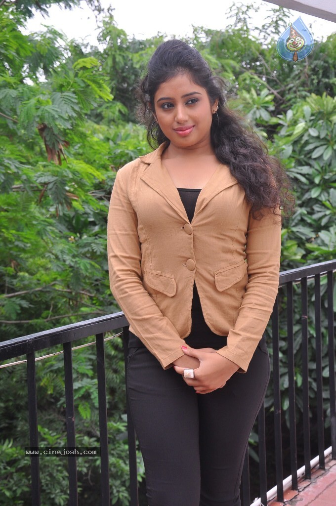 Jr Jeevitha Stills - 8 / 74 photos