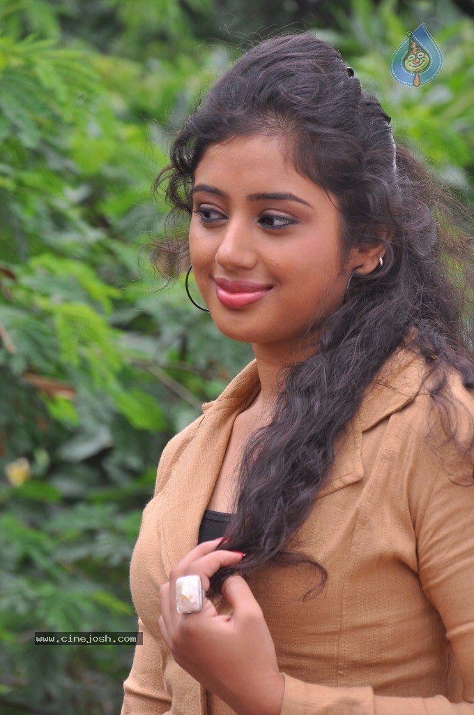 Jr Jeevitha Stills - 9 / 74 photos