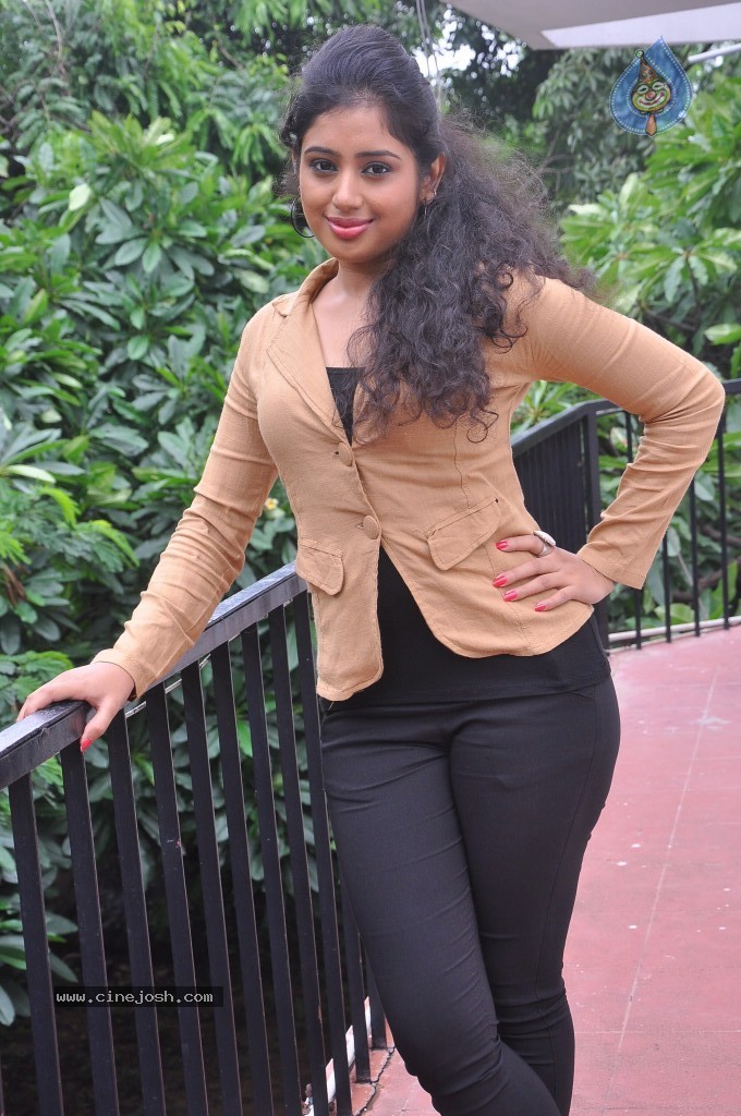 Jr Jeevitha Stills - 11 / 74 photos