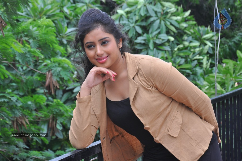 Jr Jeevitha Stills - 15 / 74 photos