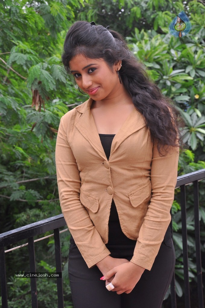 Jr Jeevitha Stills - 18 / 74 photos