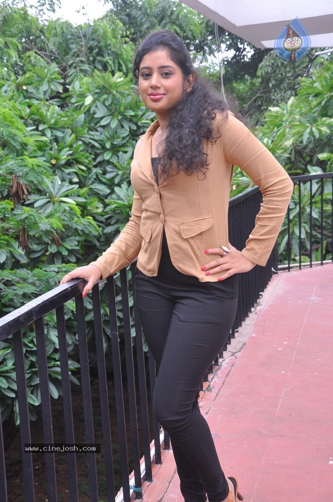 Jr Jeevitha Stills - 33 / 74 photos