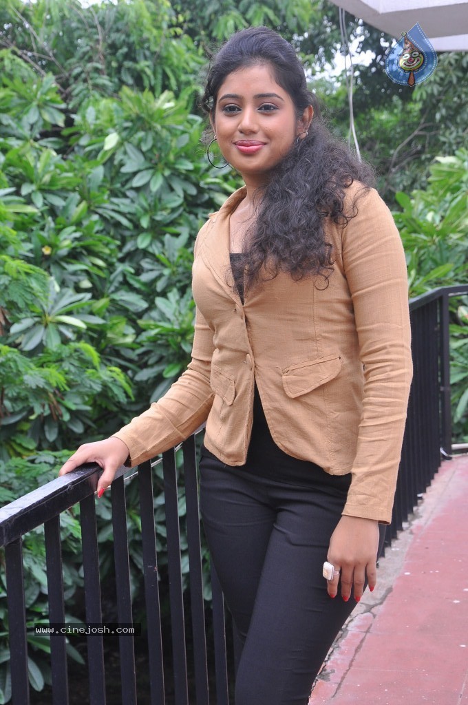 Jr Jeevitha Stills - 34 / 74 photos