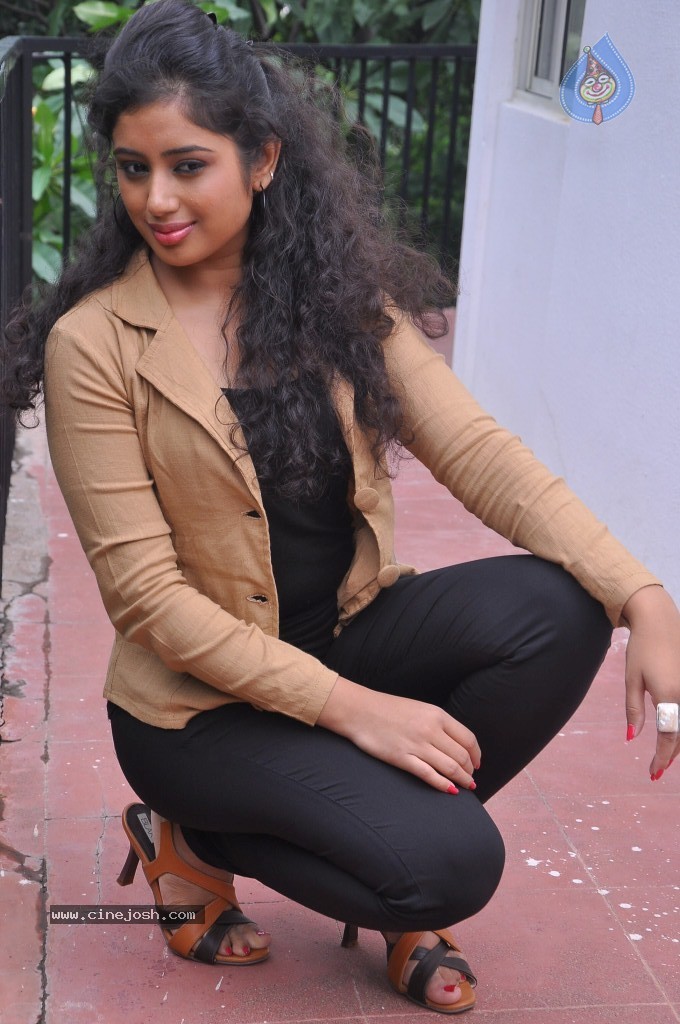 Jr Jeevitha Stills - 36 / 74 photos