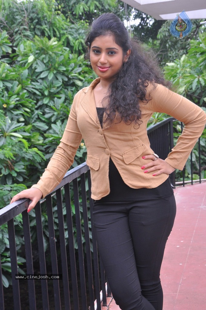 Jr Jeevitha Stills - 37 / 74 photos