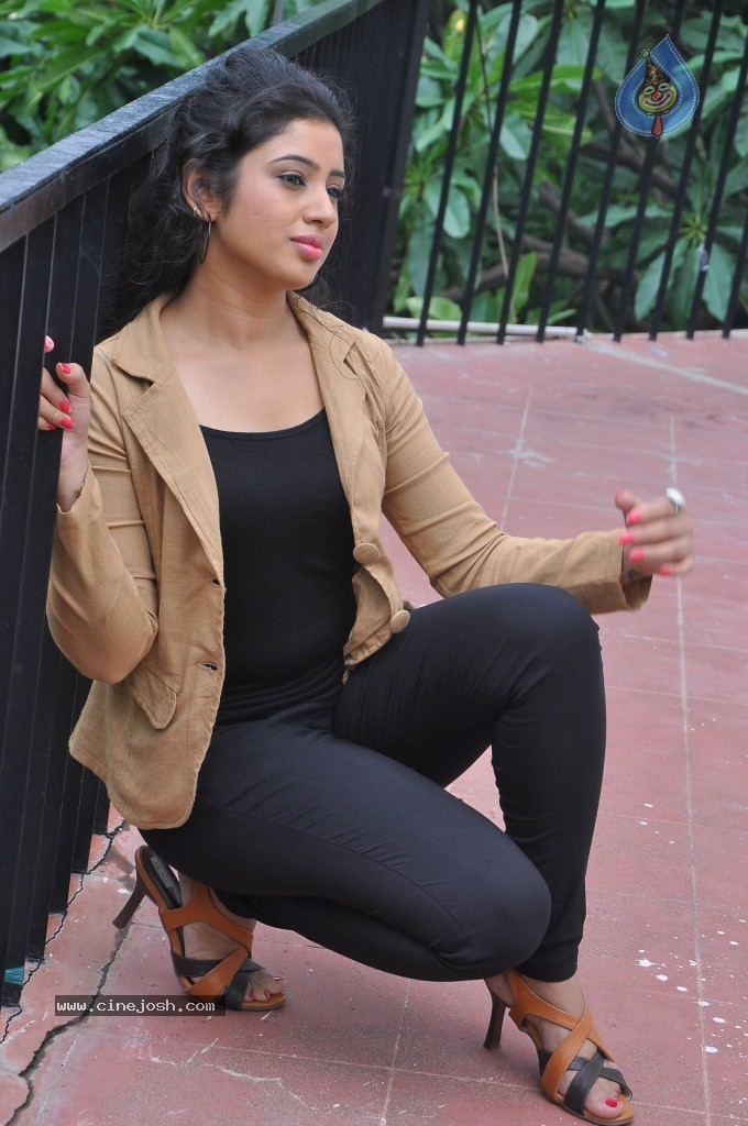 Jr Jeevitha Stills - 38 / 74 photos