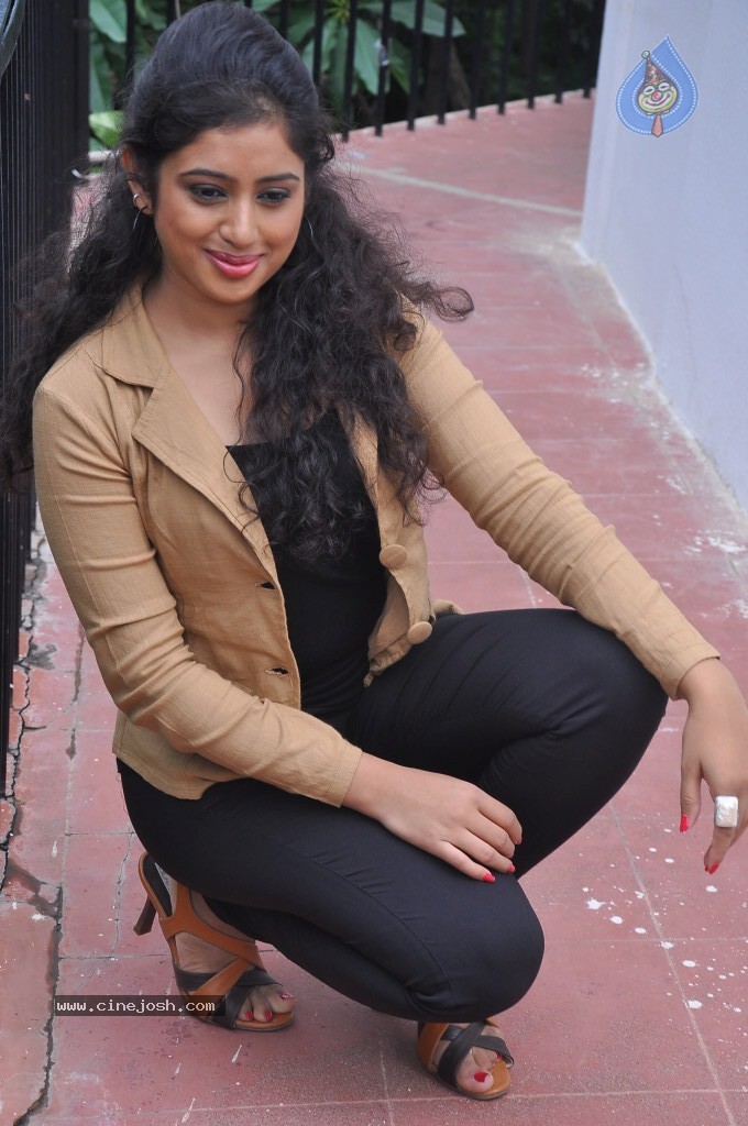 Jr Jeevitha Stills - 42 / 74 photos