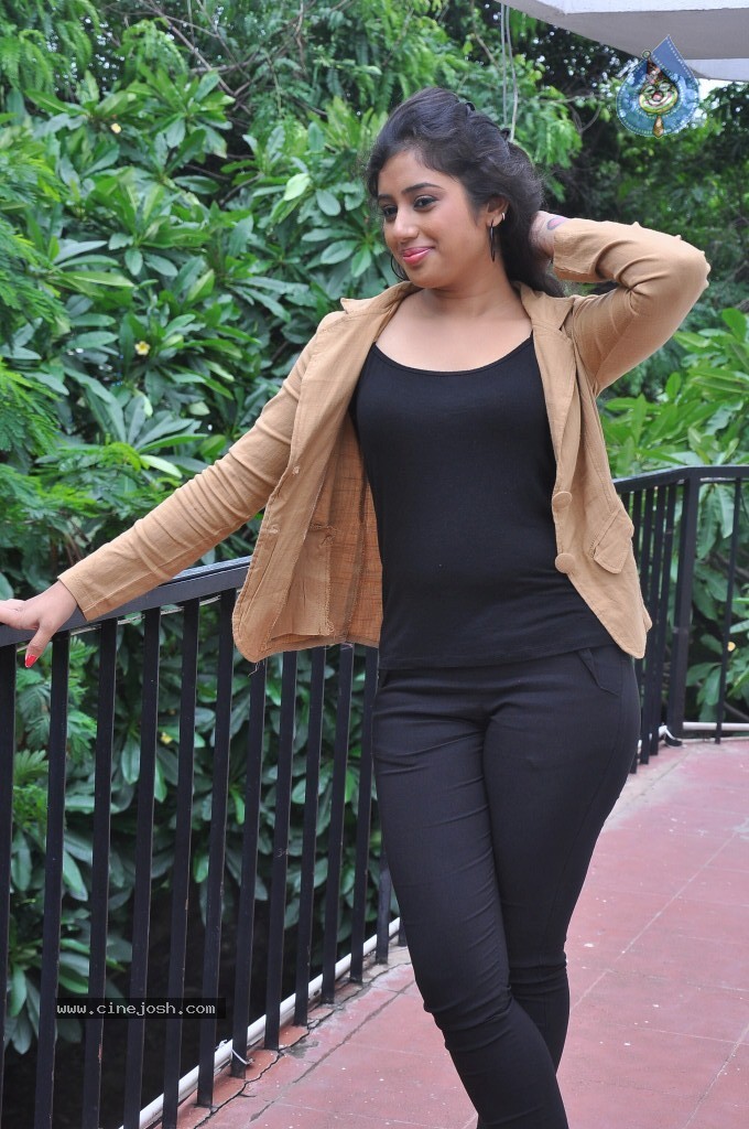 Jr Jeevitha Stills - 44 / 74 photos