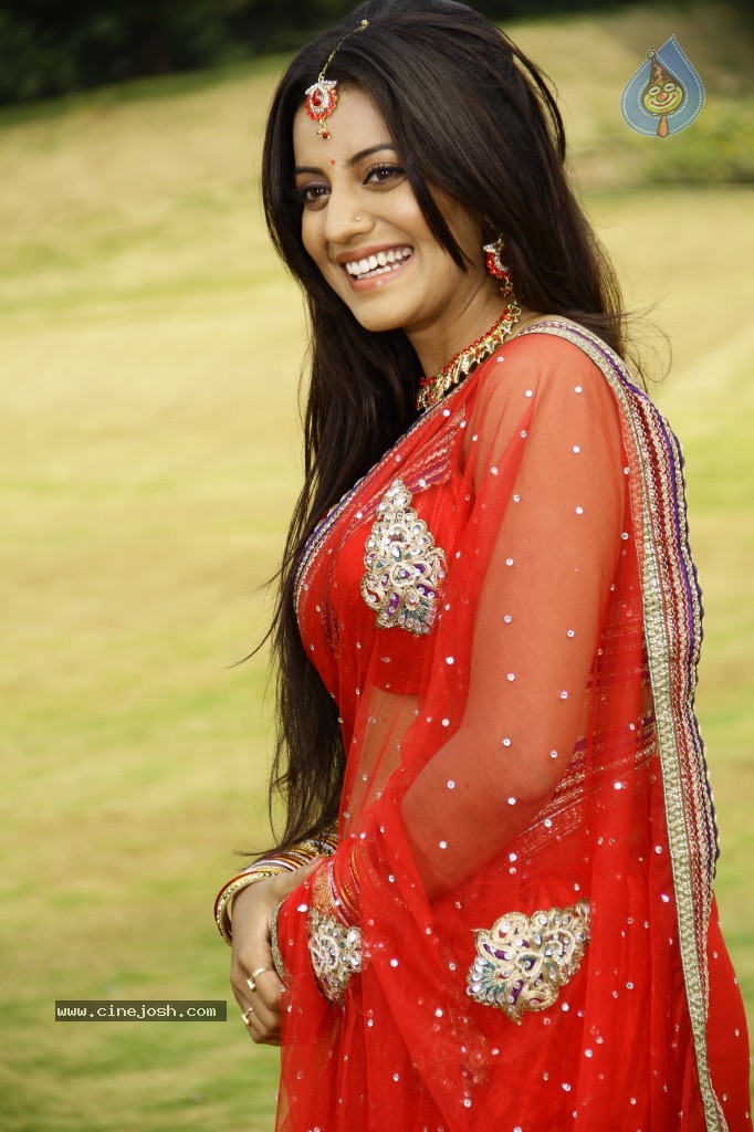 Juhi New Stills - 4 / 43 photos