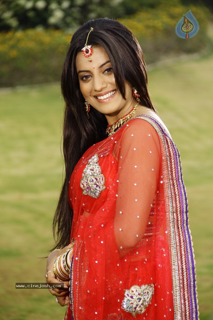 Juhi New Stills - 15 / 43 photos