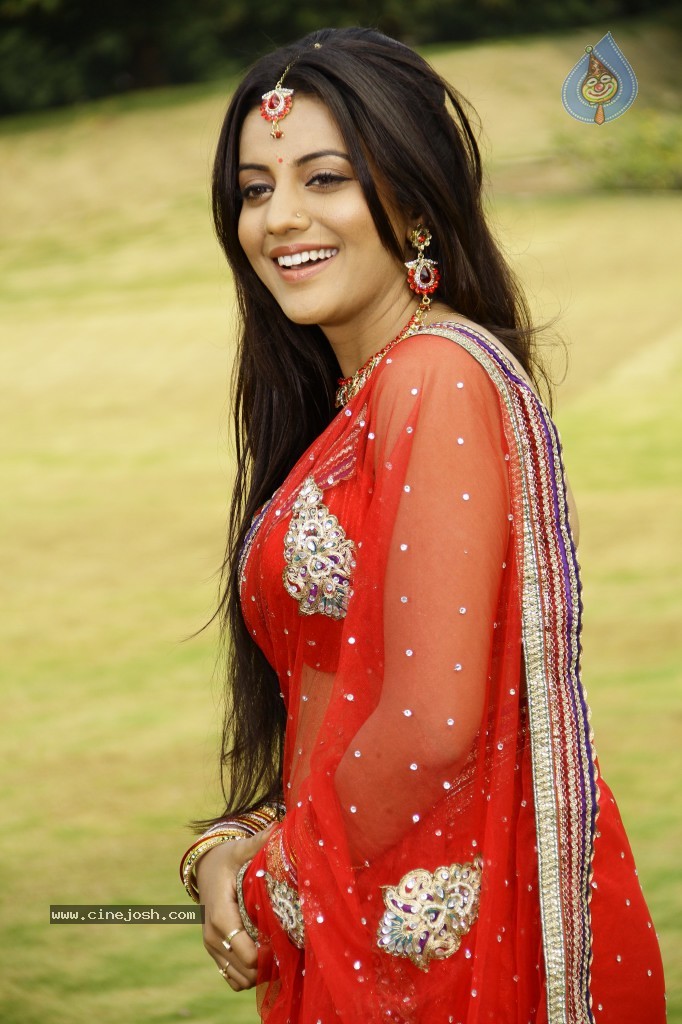 Juhi New Stills - 34 / 43 photos