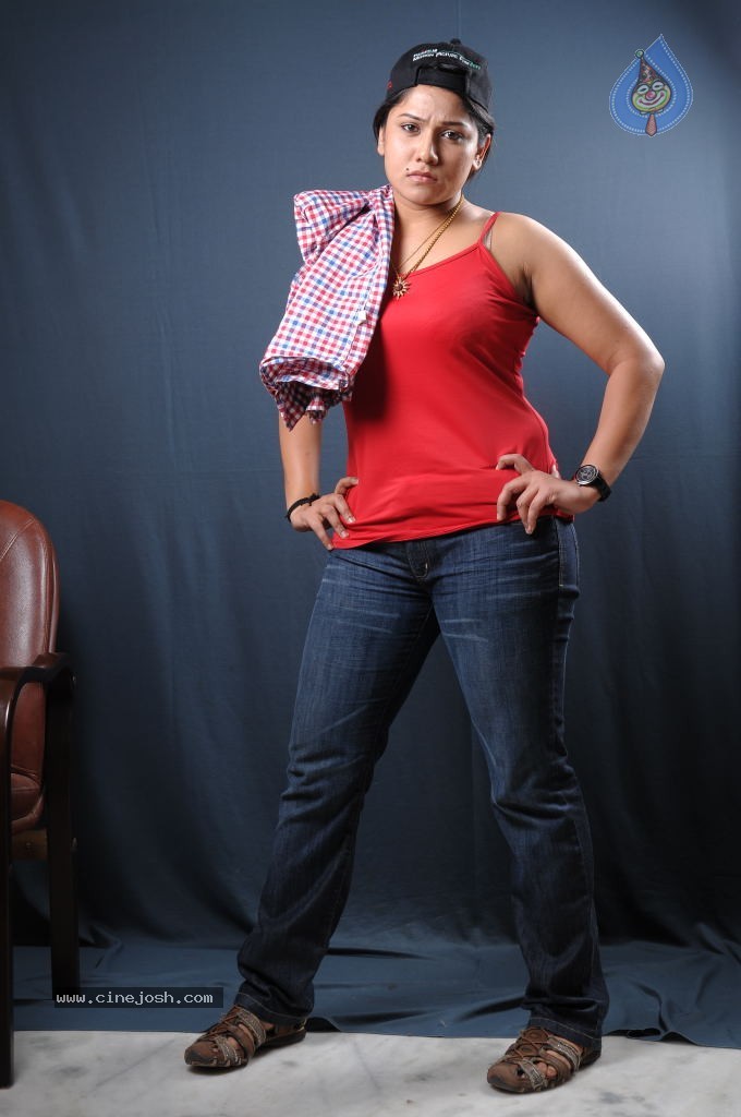 Jyothi New Stills - 21 / 111 photos