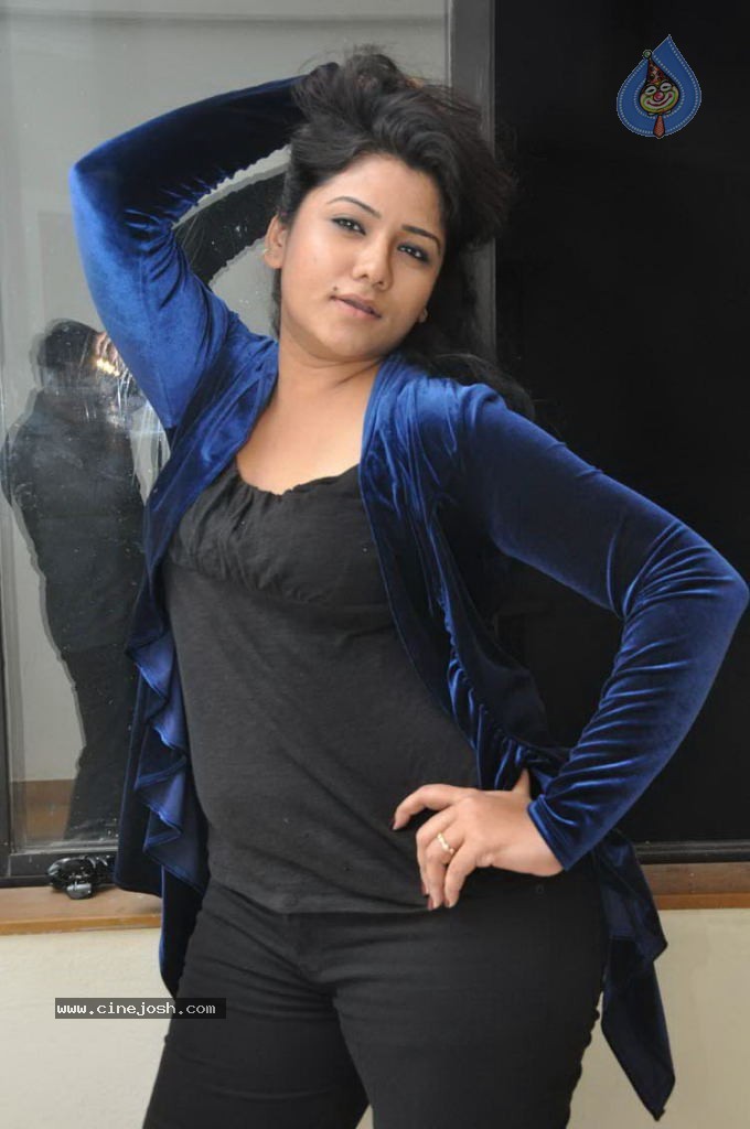 Jyothi New Stills - 33 / 47 photos