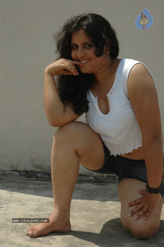 Jyothsna Hot Gallery - 20 / 84 photos