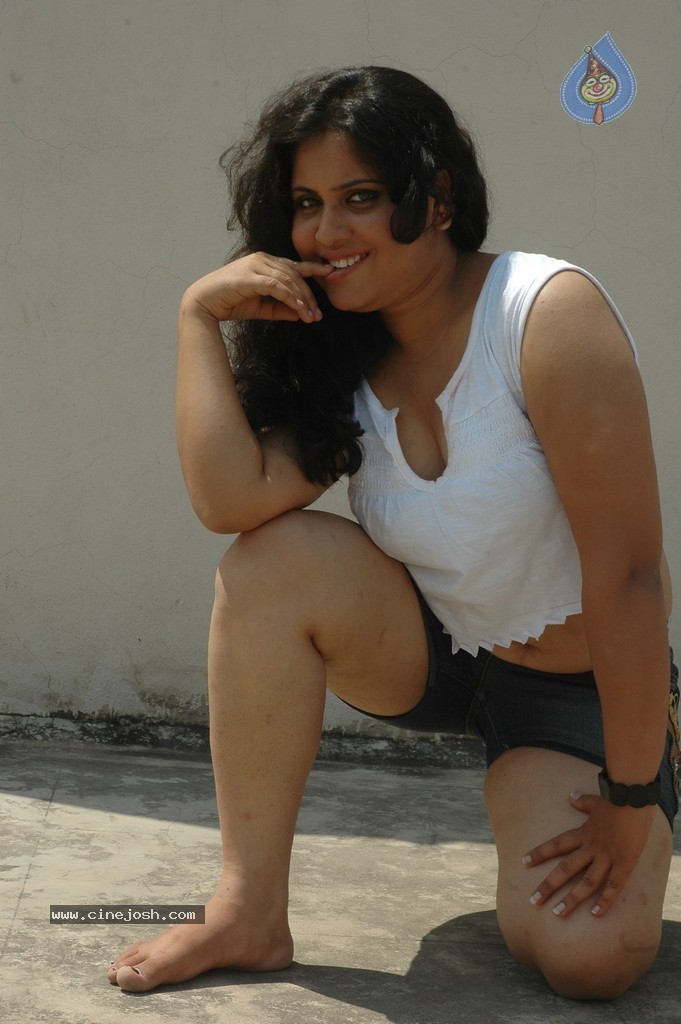 Jyothsna Hot Gallery - 74 / 84 photos