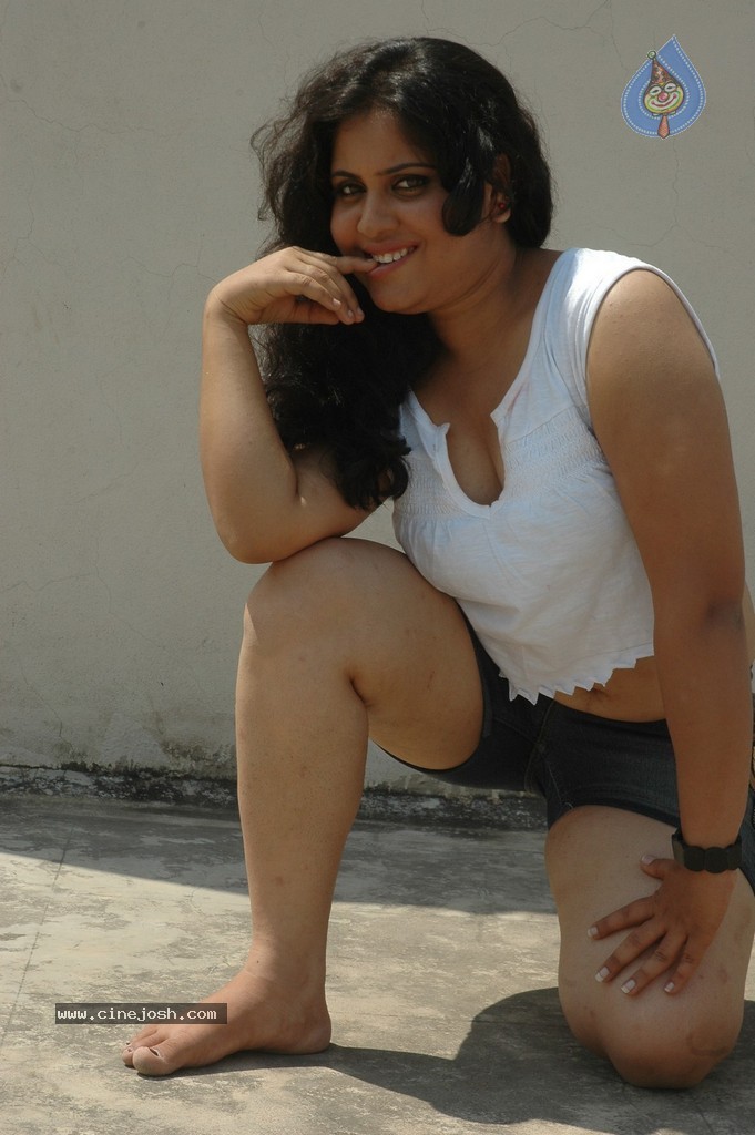 Jyothsna Hot Gallery - 82 / 84 photos