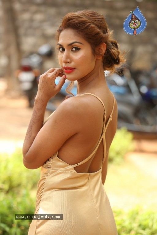 K Nishigandha Stills - 13 / 21 photos