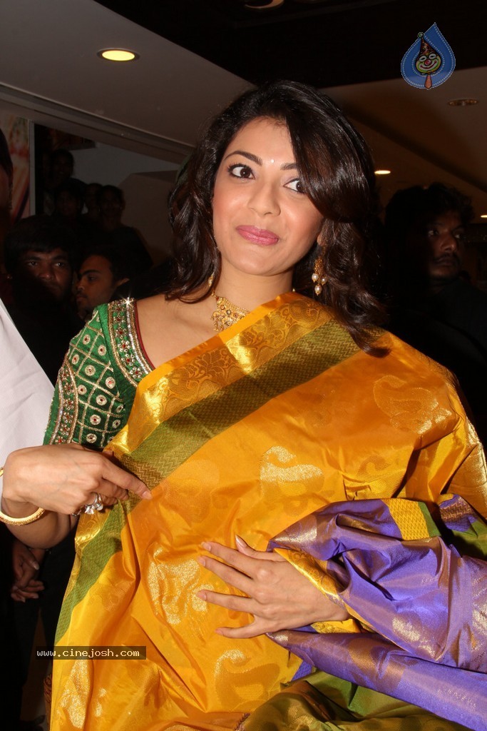 Kajal Latest Stills - 124 / 152 photos