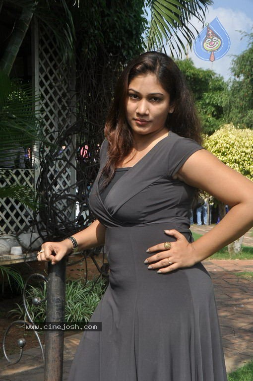 Kalpana Chowdary Spicy Stills - 4 / 35 photos